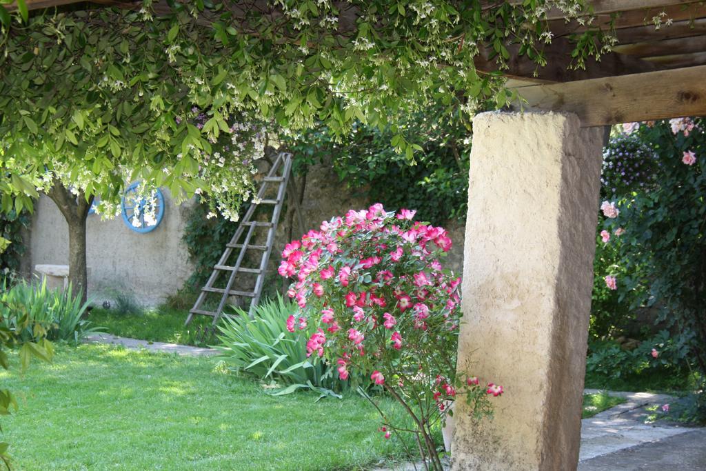 Bed and Breakfast L'Abri du Poète Besse-sur-Issole Esterno foto