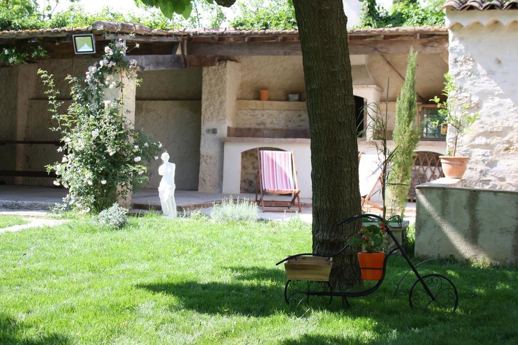 Bed and Breakfast L'Abri du Poète Besse-sur-Issole Esterno foto