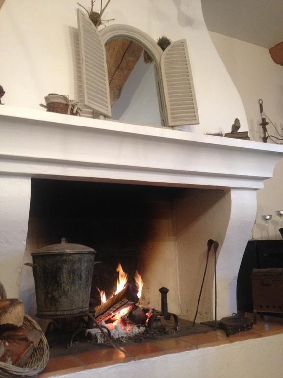 Bed and Breakfast L'Abri du Poète Besse-sur-Issole Esterno foto