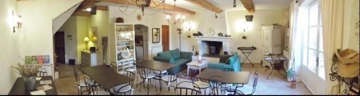 Bed and Breakfast L'Abri du Poète Besse-sur-Issole Esterno foto